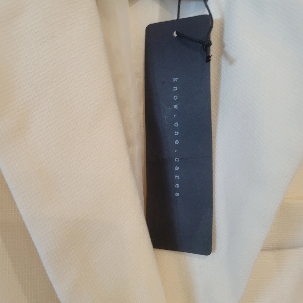 KNOW.ONE.CARES WOMEN'S WHITE TUXEDO BLAZER SIZE MEDIUM NWT